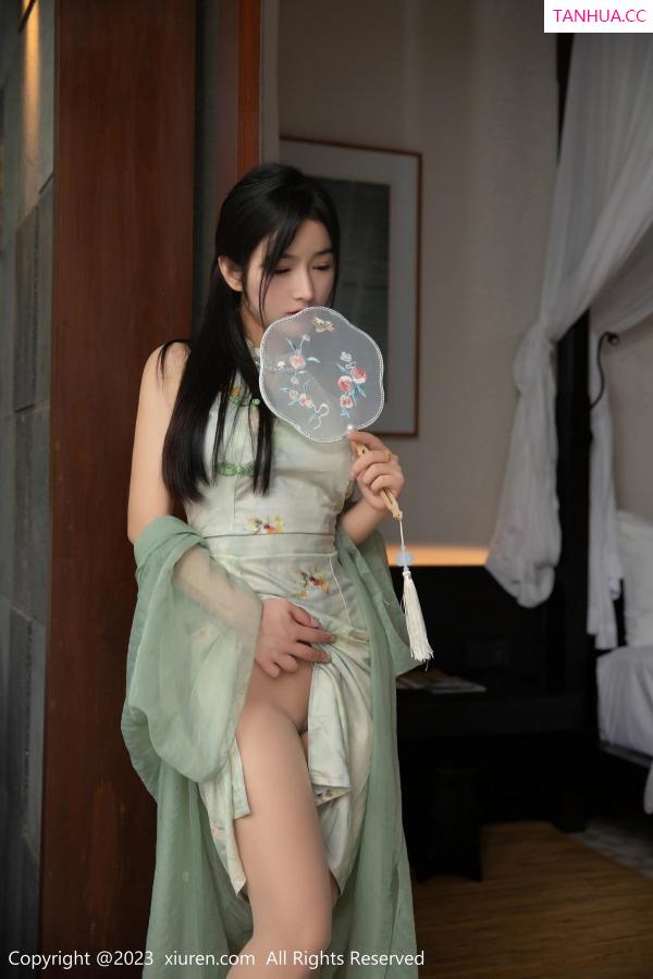   [XiuRen]高清写真图 2023.06.08 No.6880 谭小灵 古装美腿第4张图片